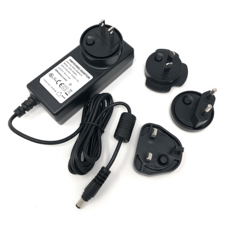 AC-strømadapter med 4 universalplugger for bruk med IsatHub (iSavi)