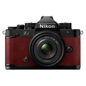 Nikon Z f + 40mm SE Bordeaux Rood (SKU N-VOA120K001RD)