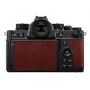 Nikon Z f + 40mm SE Bordeaux vörös (Cikkszám: N-VOA120K001RD)