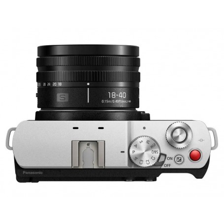 Panasonic S9 + 18-40mm F4.5-6.3 Svart Sølv (SKU DC-S9NE-SA)