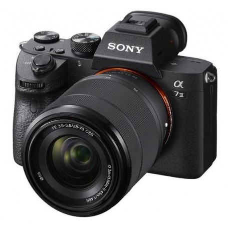 מצלמת Sony Alpha a7 III עם עדשת 28-70 מ"מ (מק"ט ILCE7M3KB.CEC)