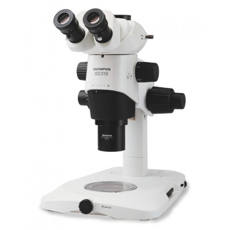 میکروسکوپ استریو زوم مدل SZX10 از شرکت Evident Olympus، سه‌چشمی، نسبت زوم ۱۰:۱، بزرگنمایی ۶.۳ تا ۶۳ برابر، فاصله کاری ۸۱ میلی‌مت